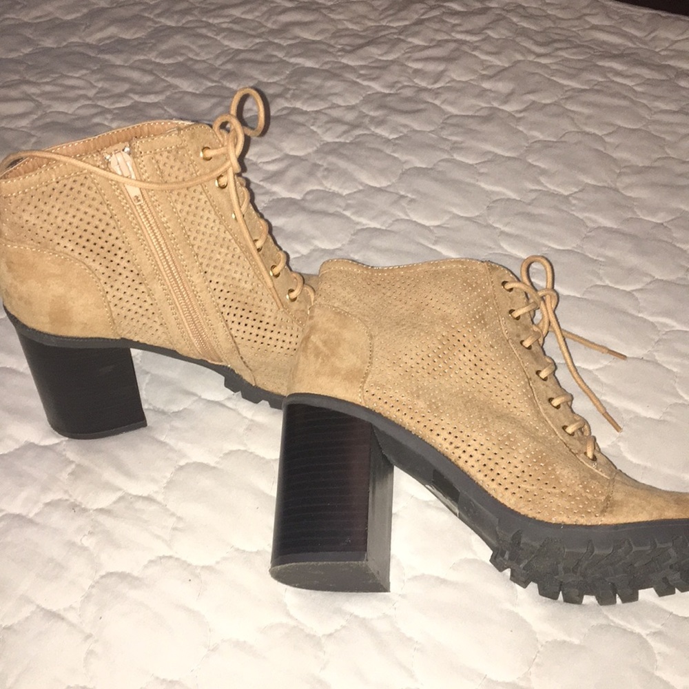 Chunky heeled boot